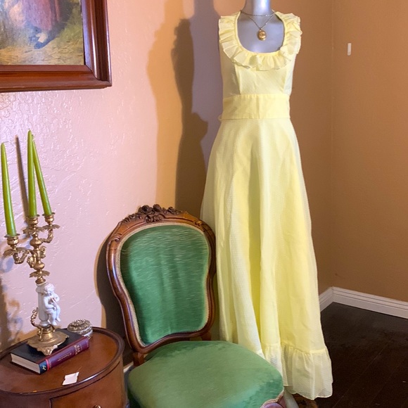 Vintage  60's/70's Couriers California Yellow Ruffled Halter Gown.  Sz 11/12 - Picture 7 of 9